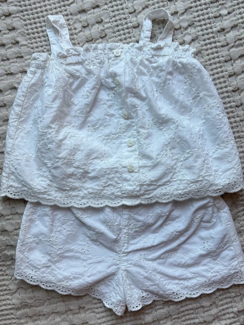 GAP White Eyelet Button-Front Tank & Scalloped Shorts Set
